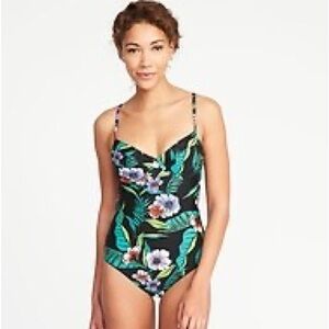 Old Navy Floral NWOT‎ One-Piece Swimsuit women’s size medium or 8